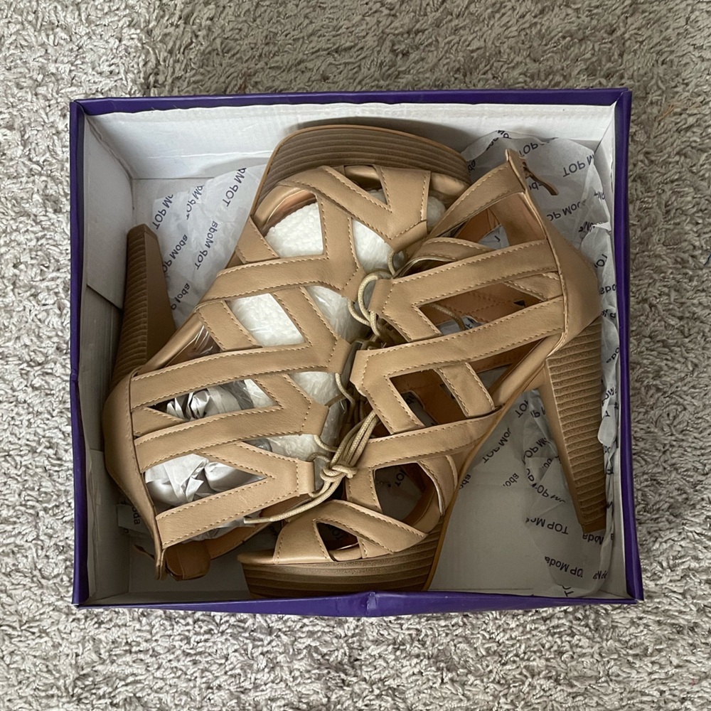 NWOT “Top Moda” Color: Natural Lace-up front & Zip-up back Platform & Tall Heels